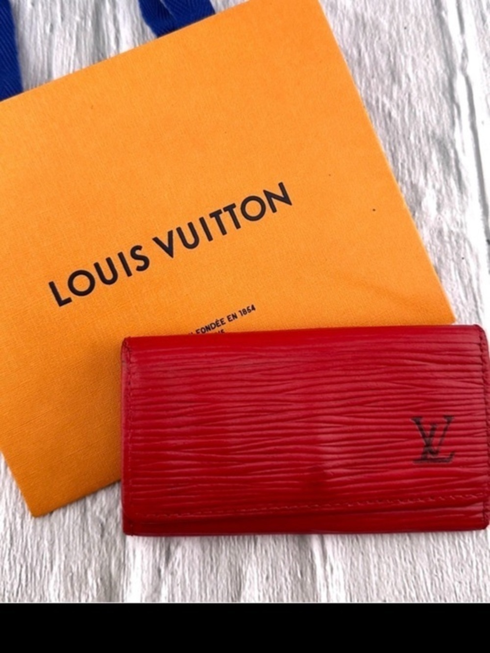 AUTHENTIC Louis Vuitton key holder. Red.